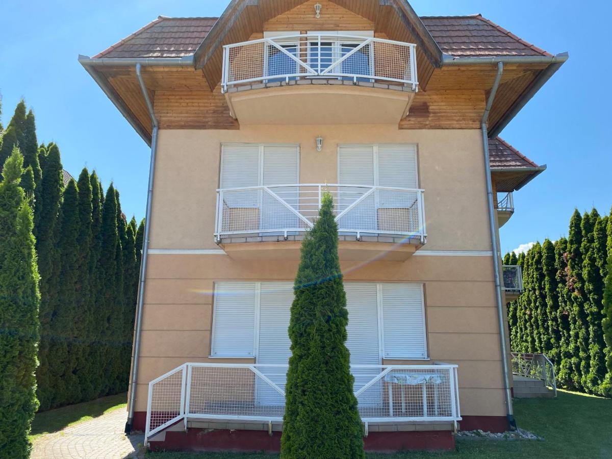 Arnyas Haz Apartment Balatonlelle Bagian luar foto